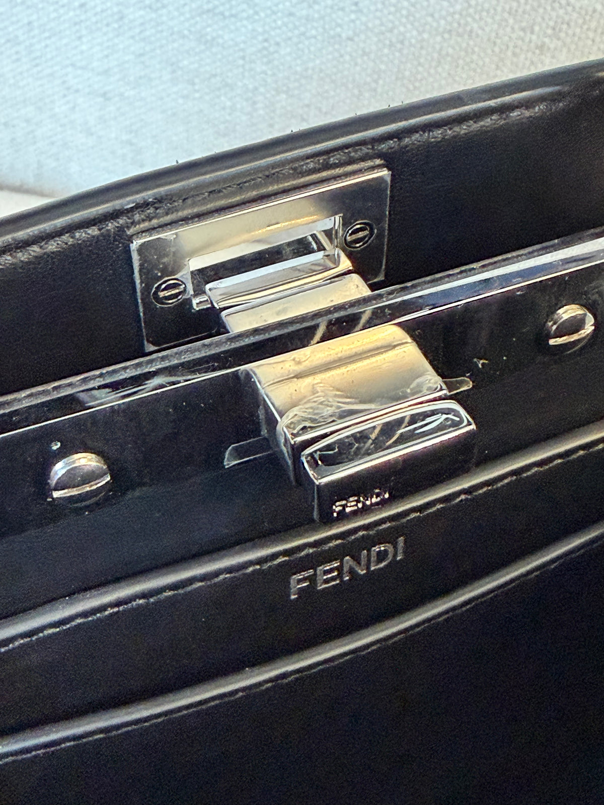Fendi Peekaboo ISeeU Petite – Borsa nera con cristalli