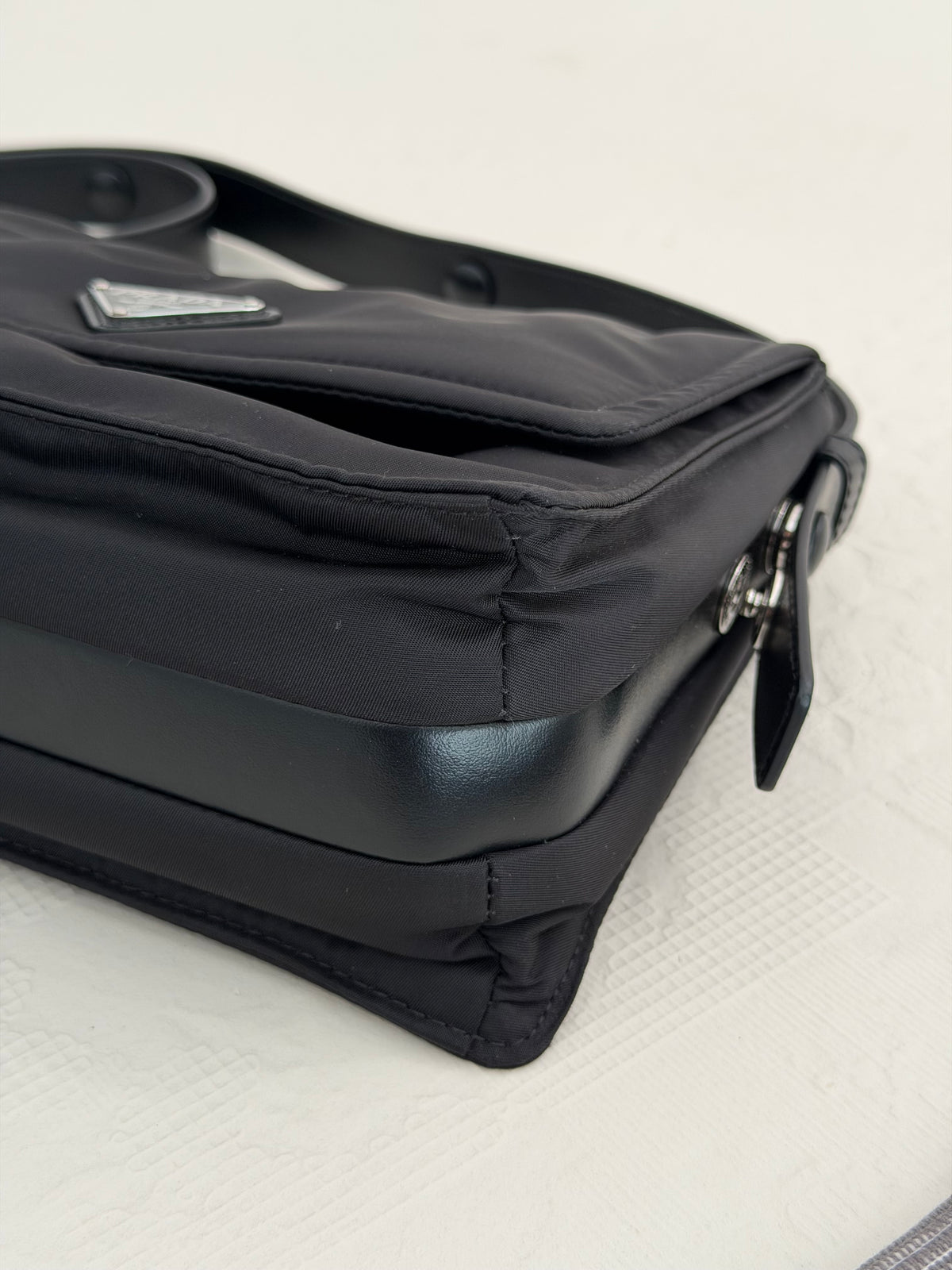 Prada Traveller Small – Borsa a tracolla in Re-Nylon nero