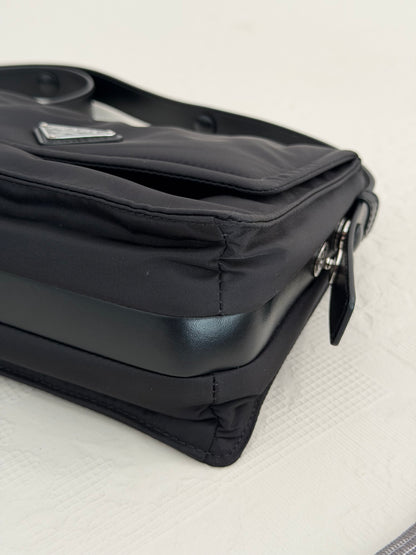 Prada Traveller Small – Borsa a tracolla in Re-Nylon nero
