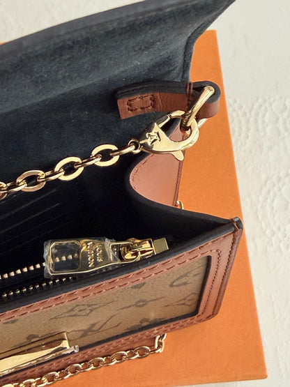 Louis Vuitton Dauphine – Portafoglio con catena Monogram