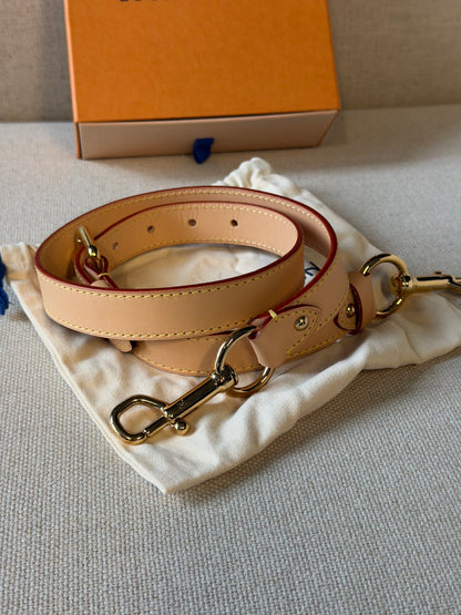 Louis Vuitton – Tracolla regolabile in vacchetta naturale