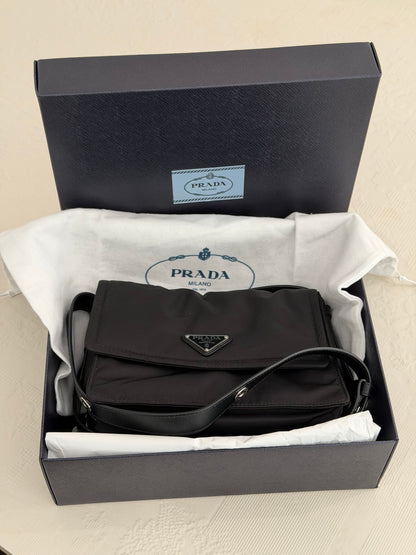 Prada Traveller Small – Borsa a tracolla in Re-Nylon nero