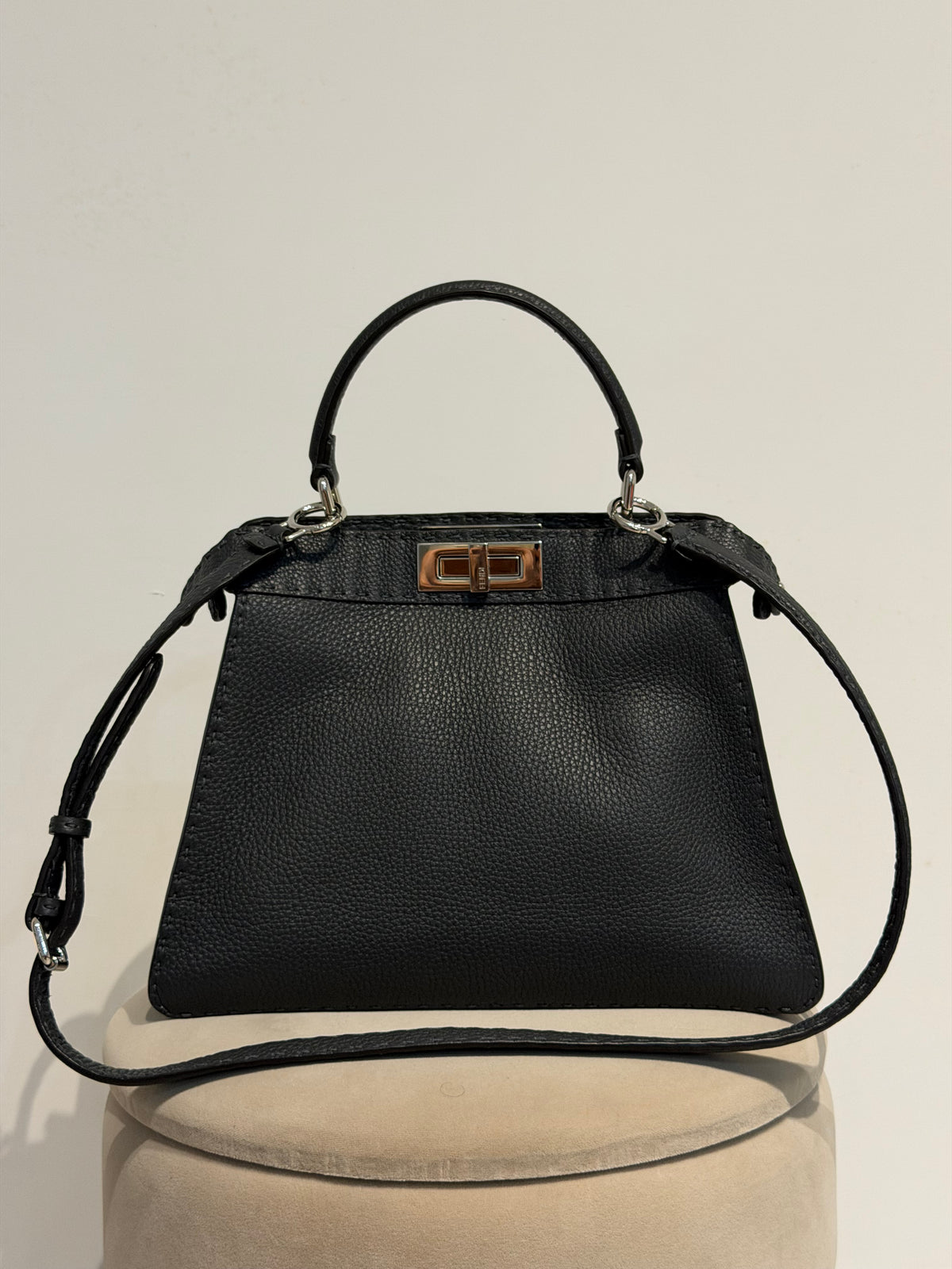 Fendi Peekaboo Medium Selleria – Borsa in pelle grigio scuro