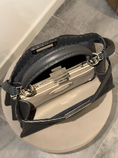 Fendi Peekaboo Medium Selleria – Borsa in pelle grigio scuro