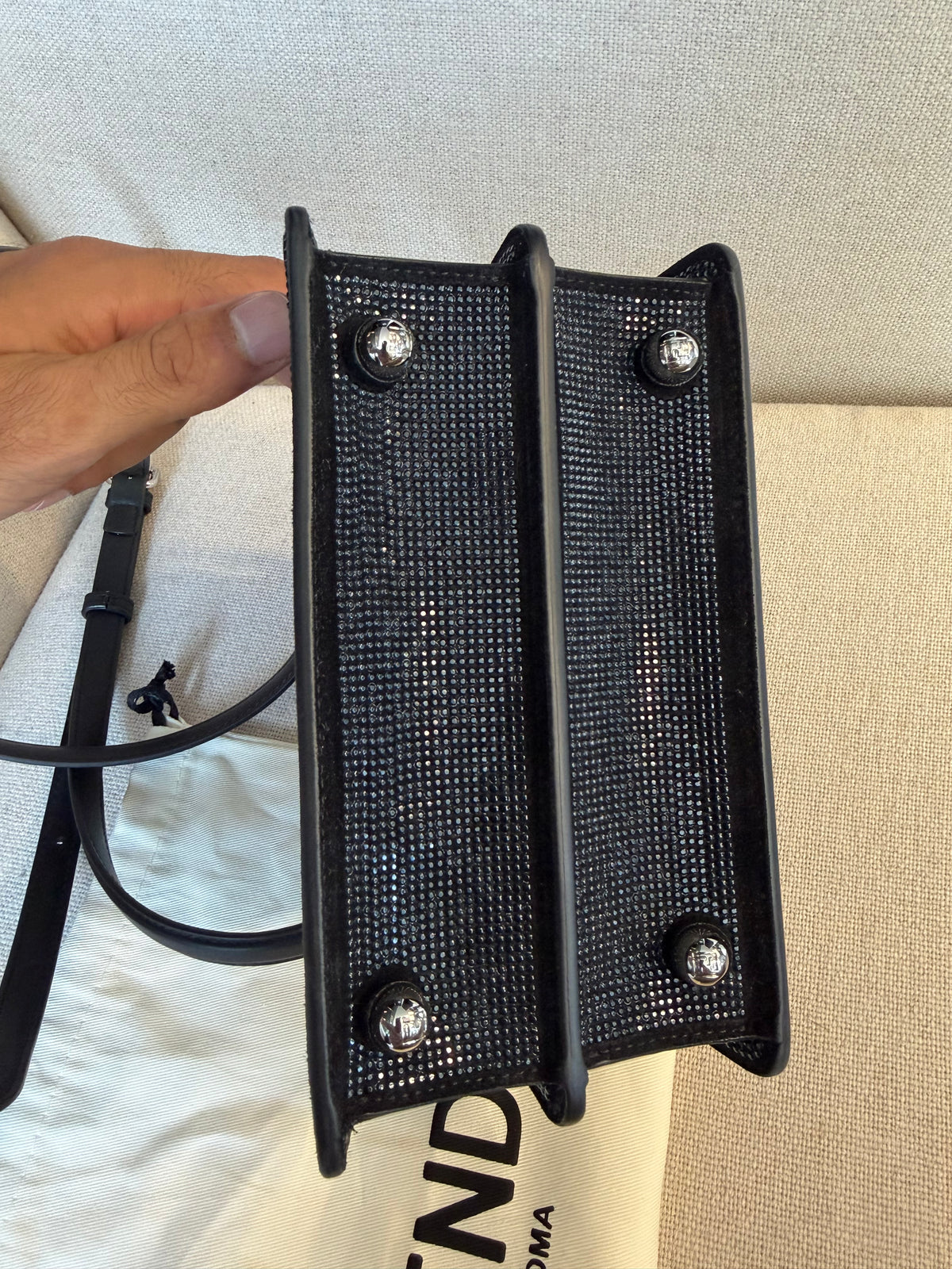 Fendi Peekaboo ISeeU Petite – Borsa nera con cristalli