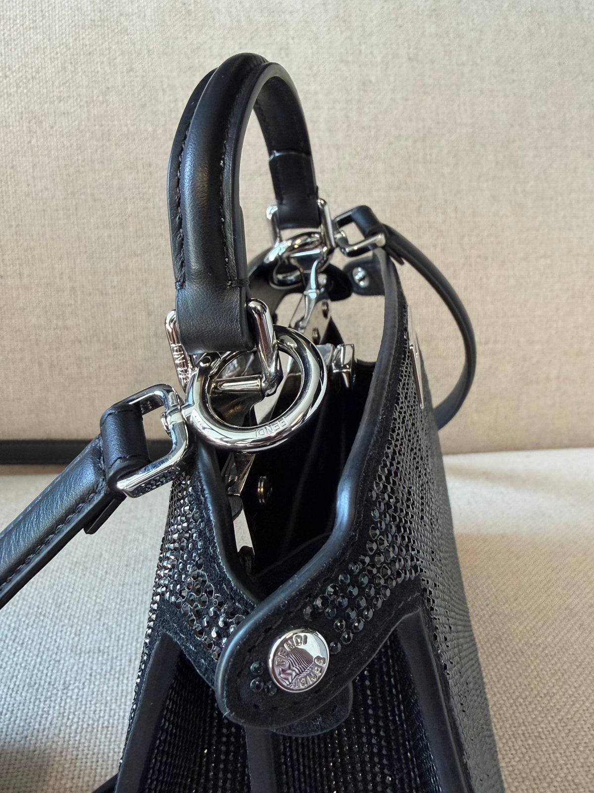 Fendi Peekaboo ISeeU Petite – Borsa nera con cristalli