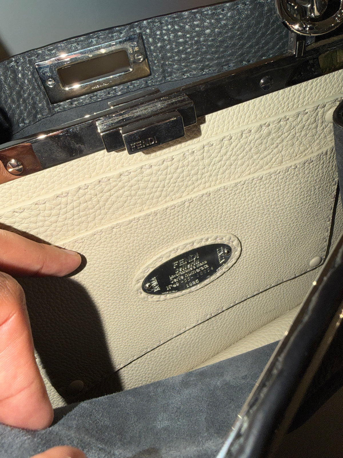 Fendi Peekaboo Medium Selleria – Borsa in pelle grigio scuro