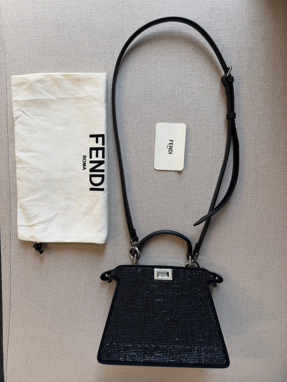 Fendi Peekaboo ISeeU Petite – Borsa nera con cristalli