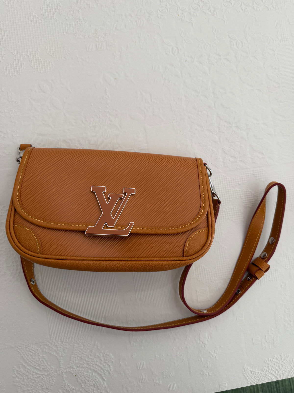 Louis Vuitton Buci – Borsa a tracolla in pelle Epi cognac