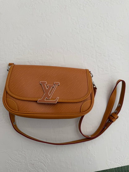 Louis Vuitton Buci – Borsa a tracolla in pelle Epi cognac
