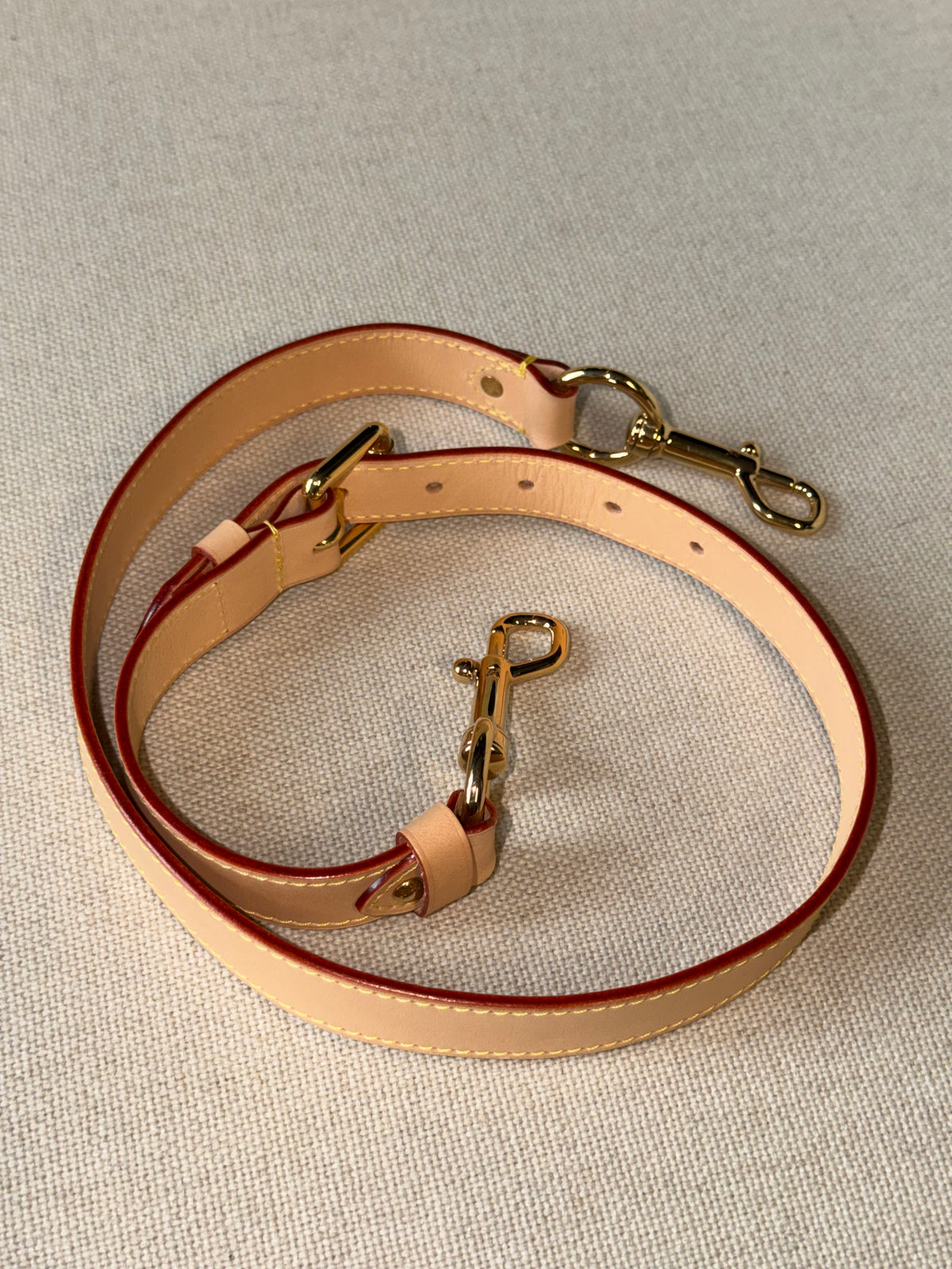 Louis Vuitton – Tracolla regolabile in vacchetta naturale