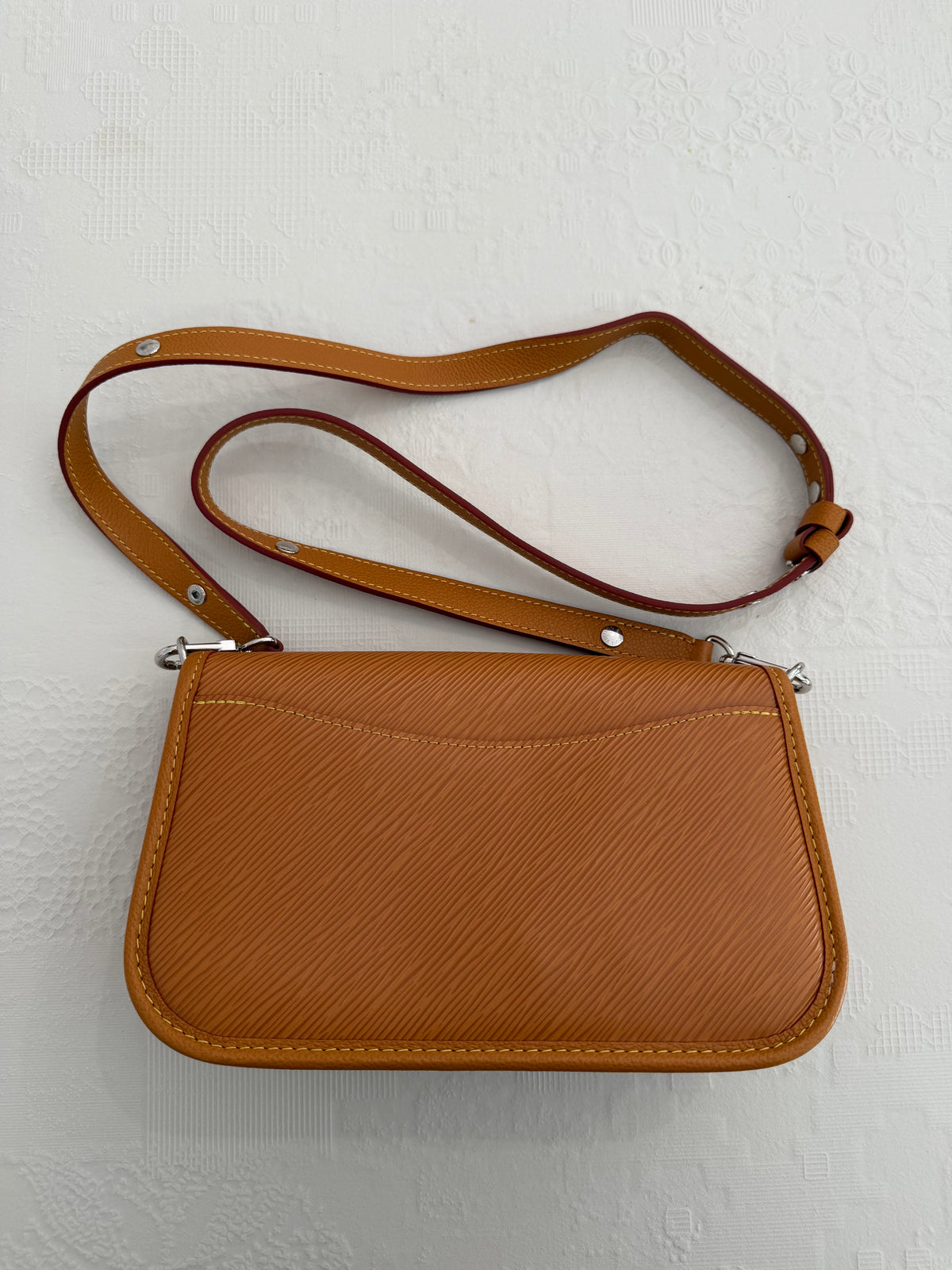 Louis Vuitton Buci – Borsa a tracolla in pelle Epi cognac