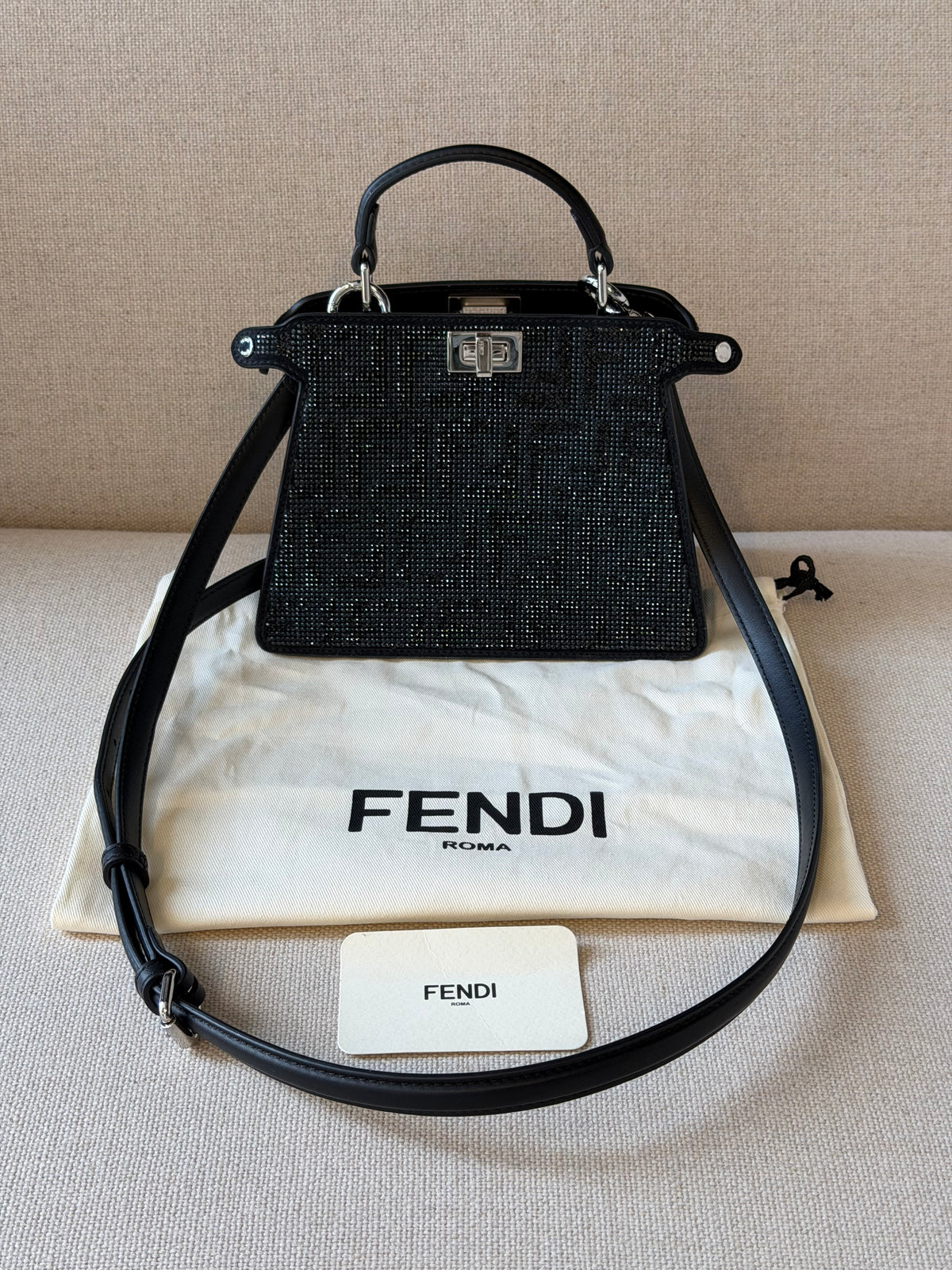 Fendi Peekaboo ISeeU Petite – Borsa nera con cristalli