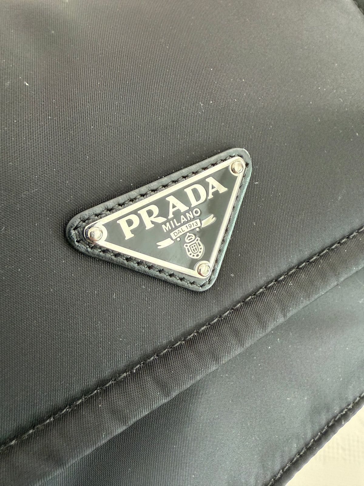 Prada Traveller Small – Borsa a tracolla in Re-Nylon nero