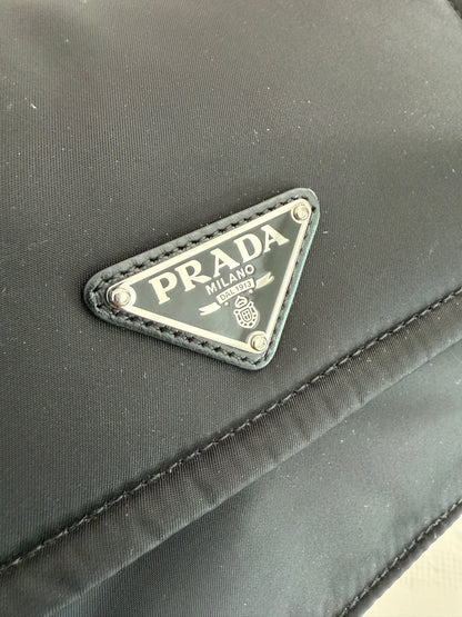 Prada Traveller Small – Borsa a tracolla in Re-Nylon nero