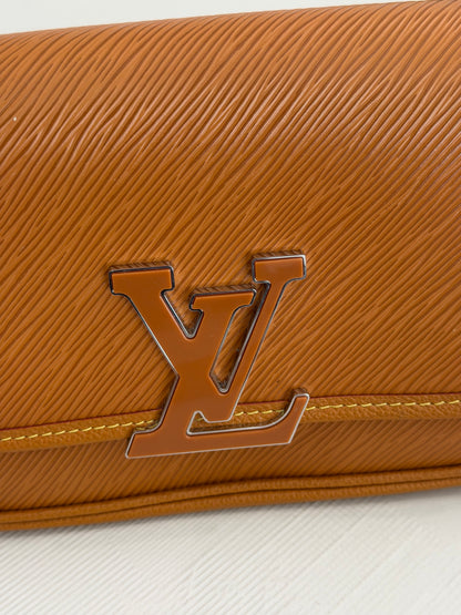 Louis Vuitton Buci – Borsa a tracolla in pelle Epi cognac