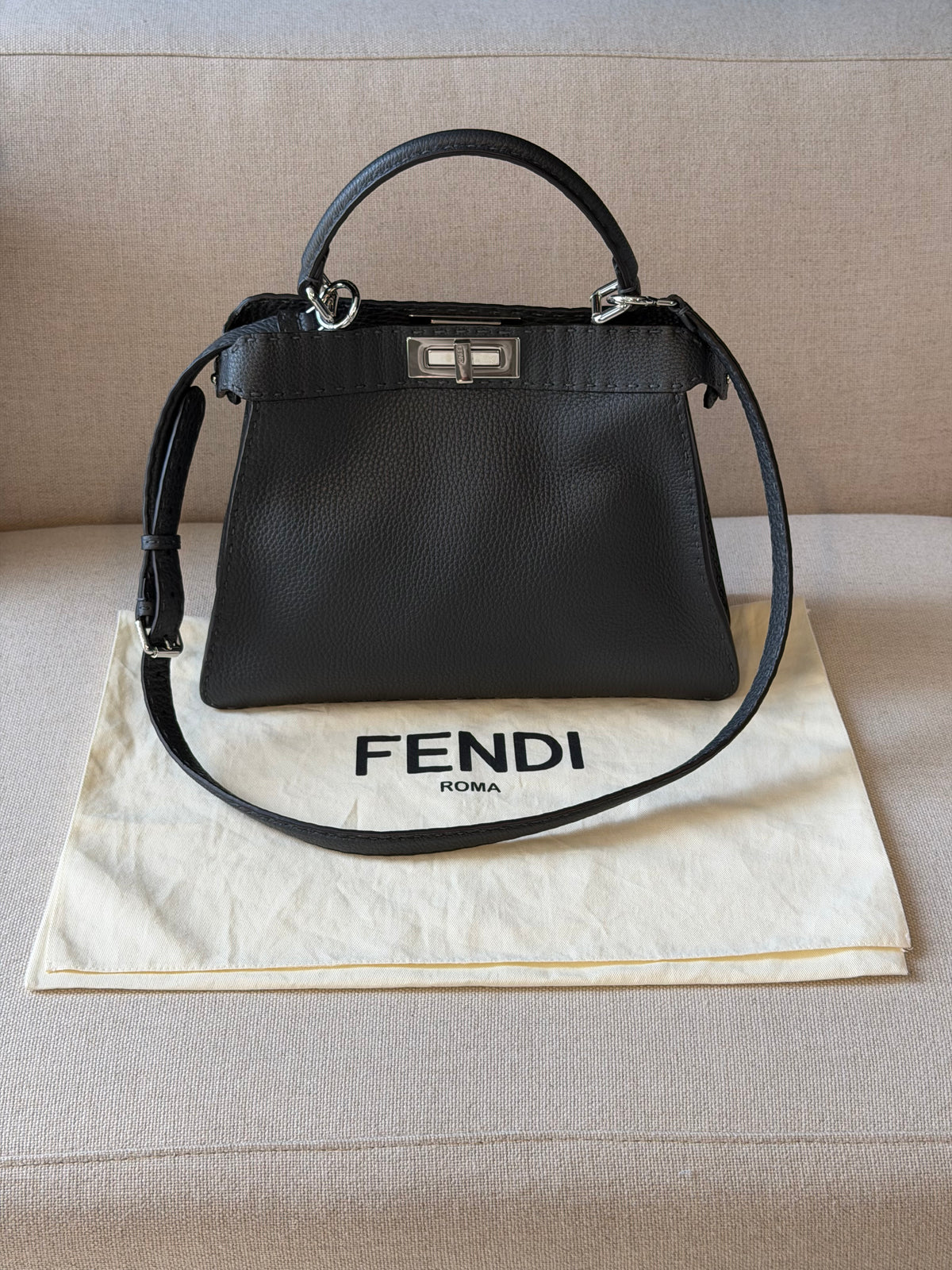 Fendi Peekaboo Medium Selleria – Borsa in pelle grigio scuro