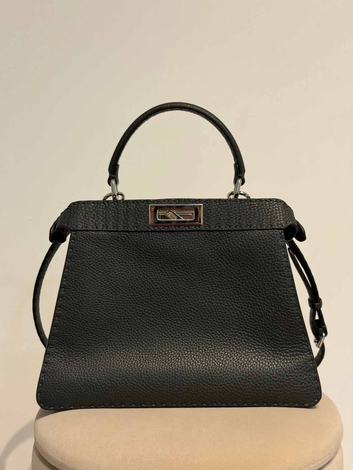 Fendi Peekaboo Medium Selleria – Borsa in pelle grigio scuro