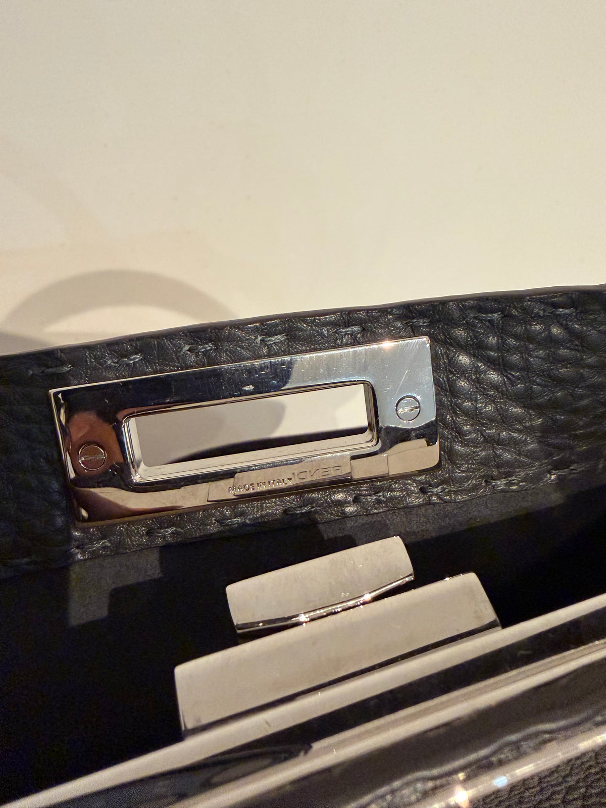 Fendi Peekaboo Medium Selleria – Borsa in pelle grigio scuro
