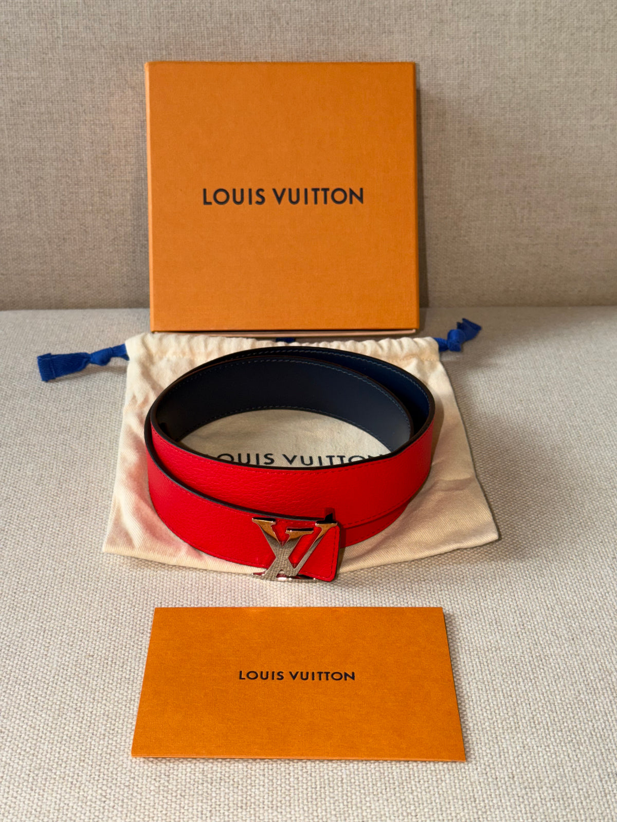 Louis Vuitton LV Initiales – Cintura reversibile rossa e blu navy