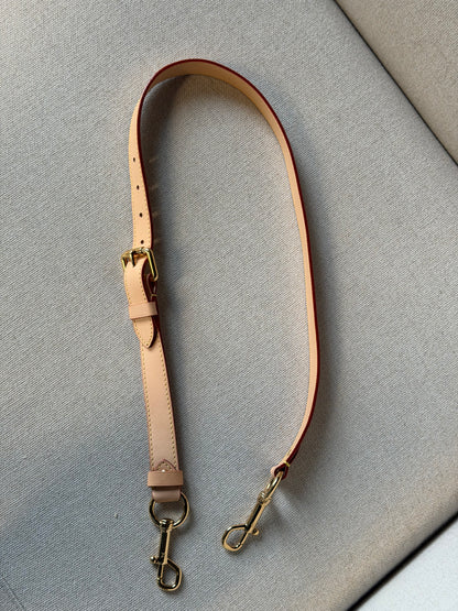 Louis Vuitton – Tracolla regolabile in vacchetta naturale