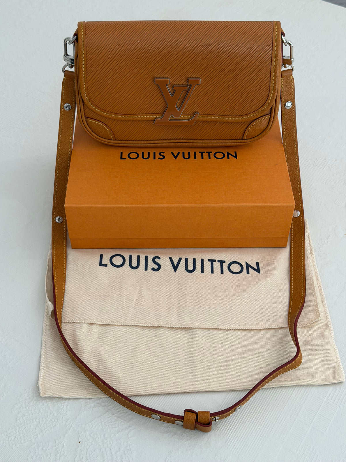 Louis Vuitton Buci – Borsa a tracolla in pelle Epi cognac