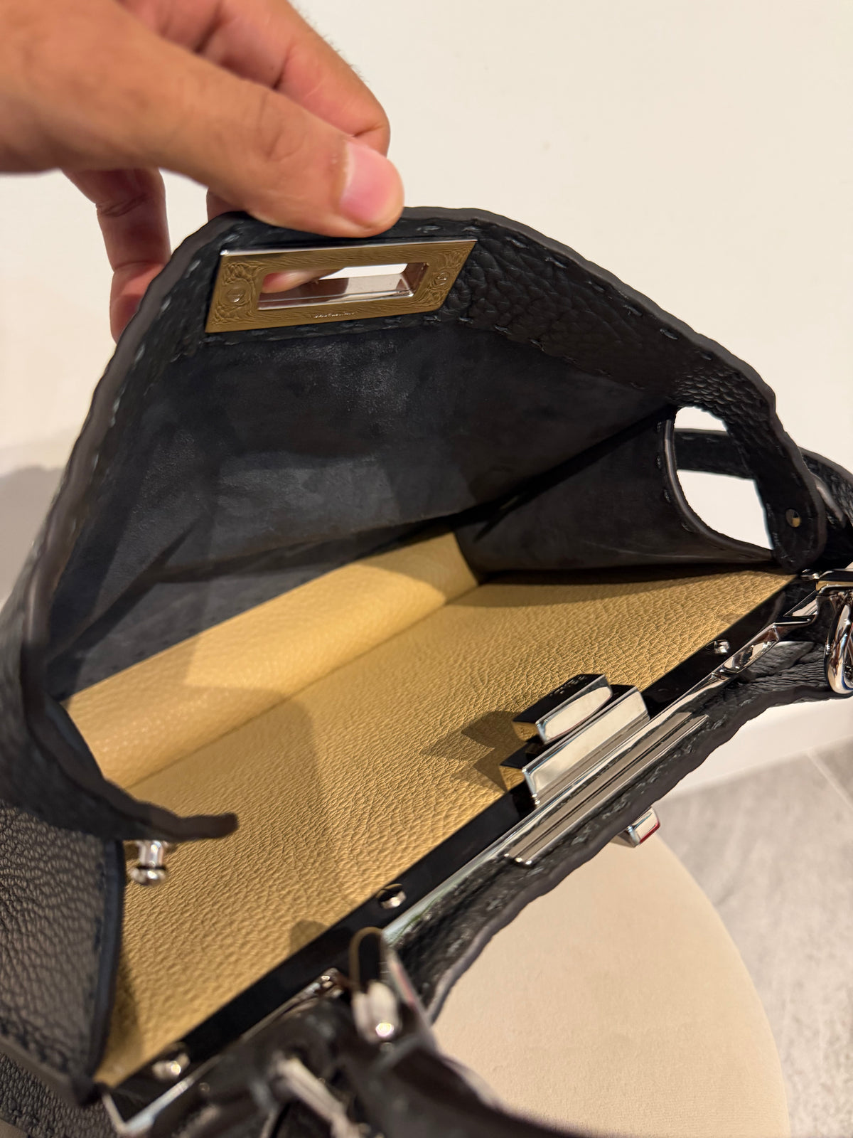 Fendi Peekaboo Medium Selleria – Borsa in pelle grigio scuro