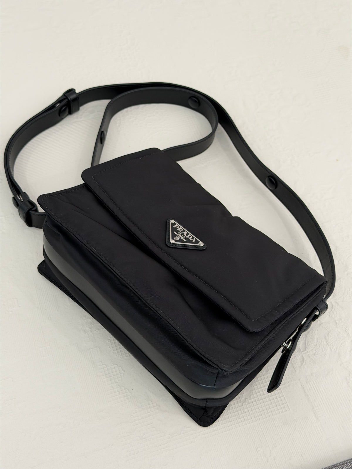 Prada Traveller Small – Borsa a tracolla in Re-Nylon nero
