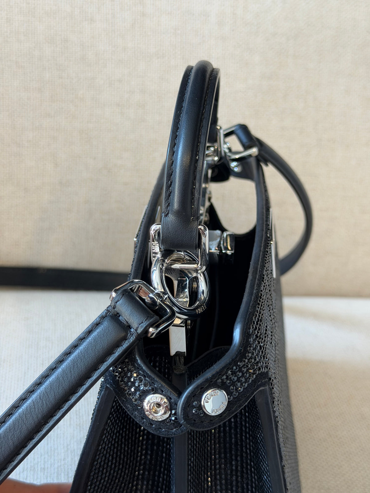 Fendi Peekaboo ISeeU Petite – Borsa nera con cristalli
