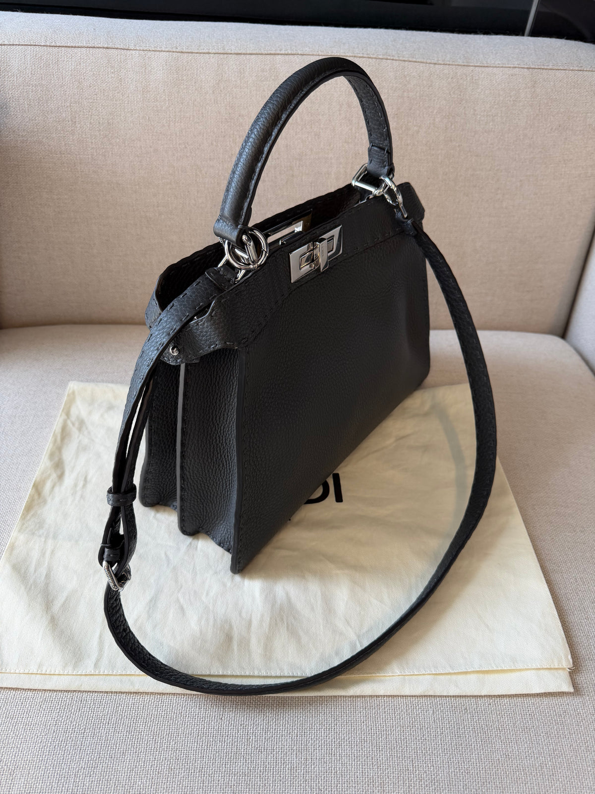 Fendi Peekaboo Medium Selleria – Borsa in pelle grigio scuro