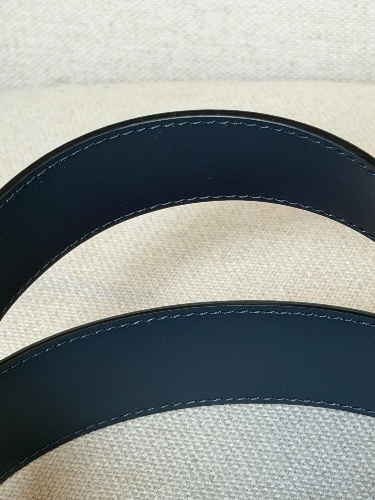 Louis Vuitton LV Initiales – Cintura reversibile rossa e blu navy