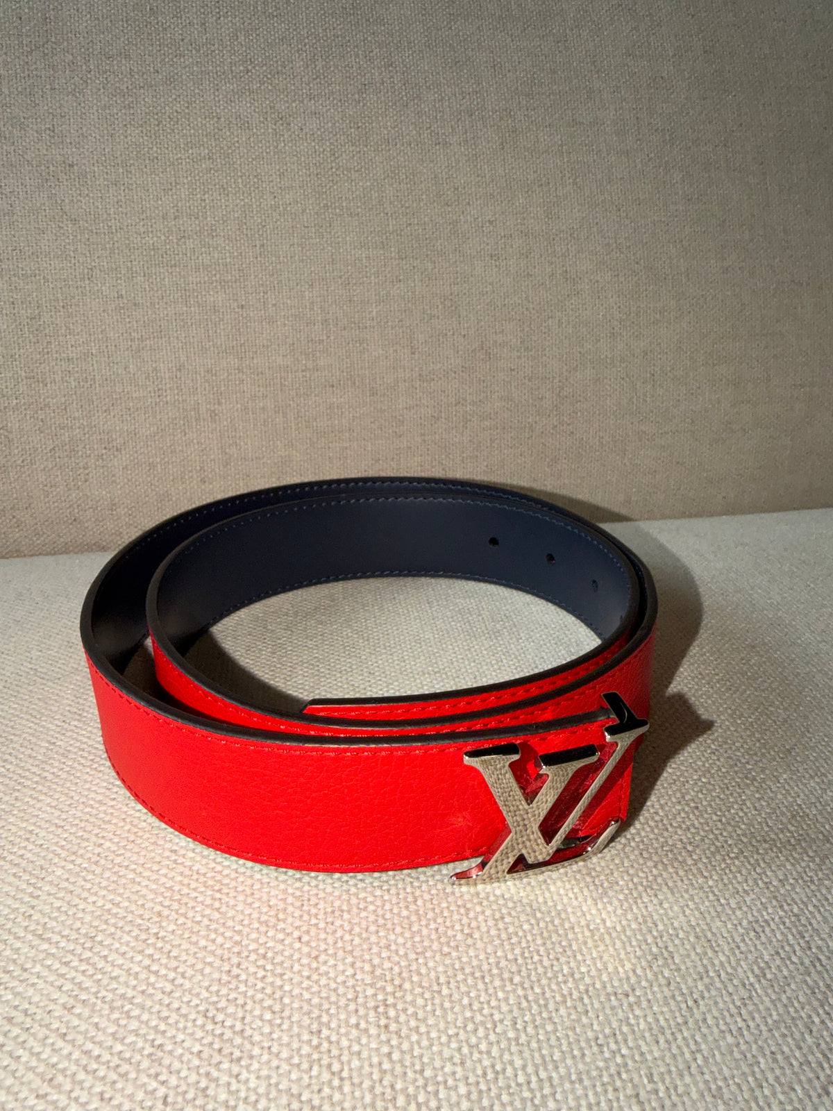 Louis Vuitton LV Initiales – Cintura reversibile rossa e blu navy