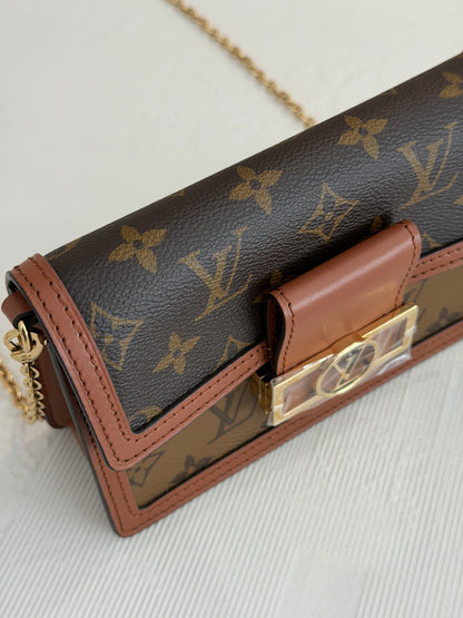Louis Vuitton Dauphine – Portafoglio con catena Monogram