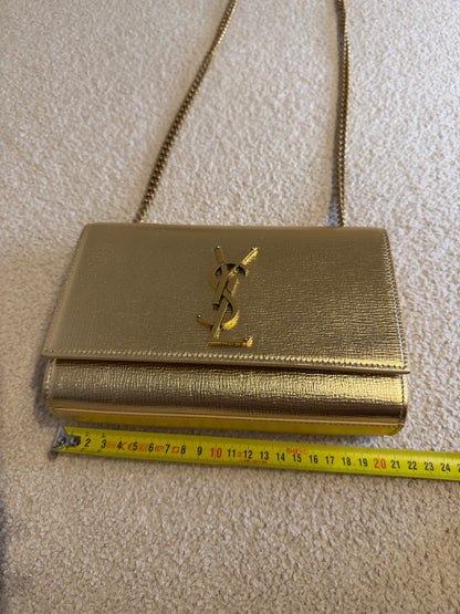 Saint Laurent Kate – Borsa a tracolla dorata con catena