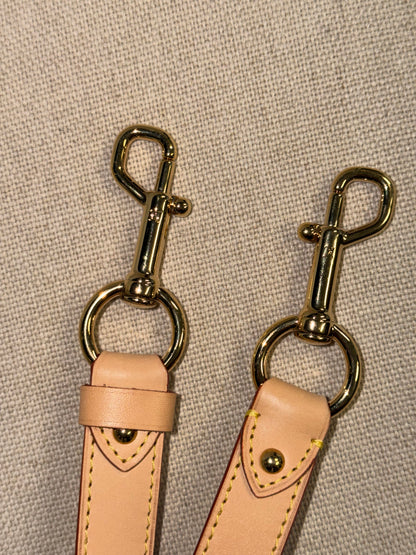 Louis Vuitton – Tracolla regolabile in vacchetta naturale