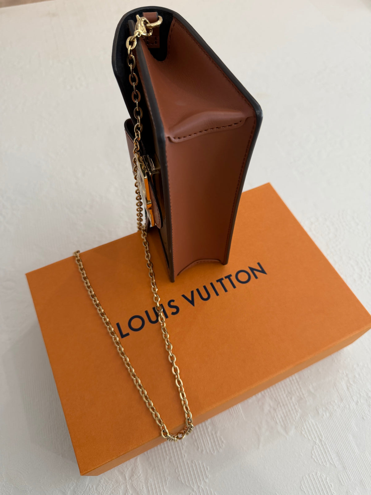 Louis Vuitton Dauphine – Portafoglio con catena Monogram