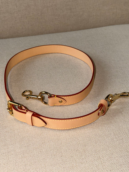 Louis Vuitton – Tracolla regolabile in vacchetta naturale