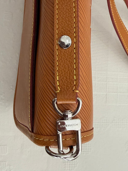 Louis Vuitton Buci – Borsa a tracolla in pelle Epi cognac
