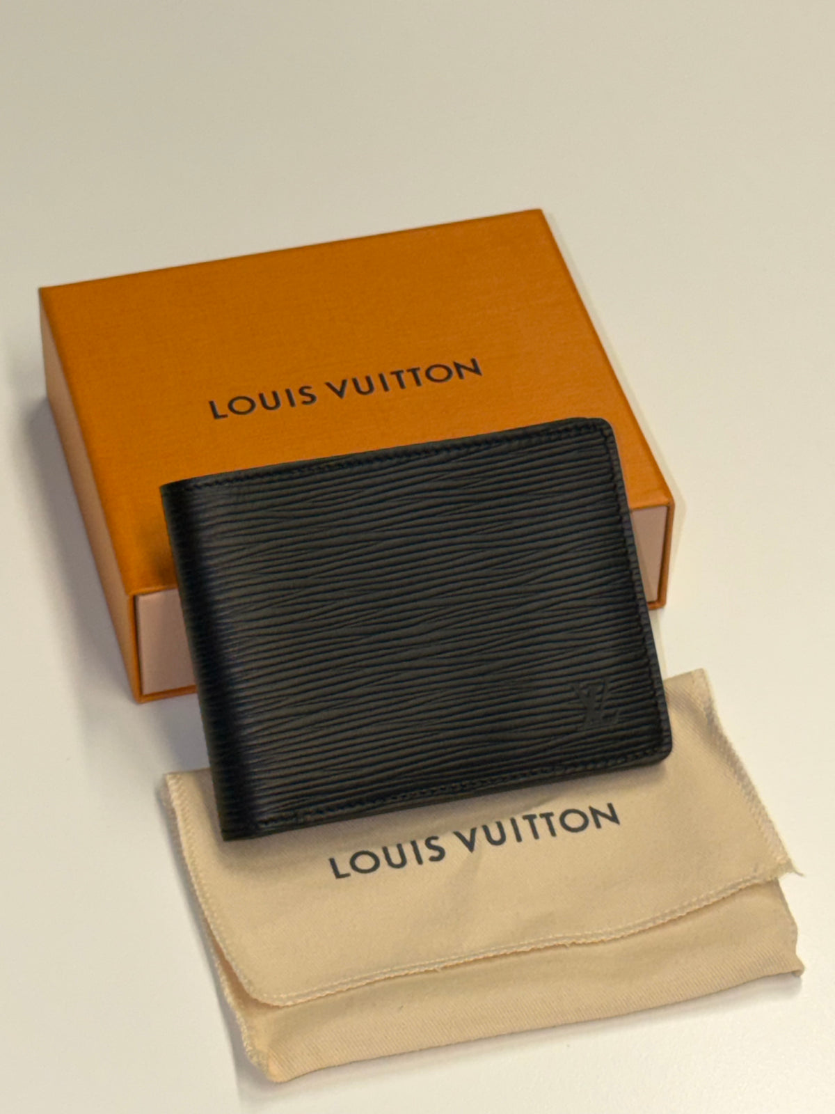 Louis Vuitton Multiple – Portafoglio in pelle Epi nera