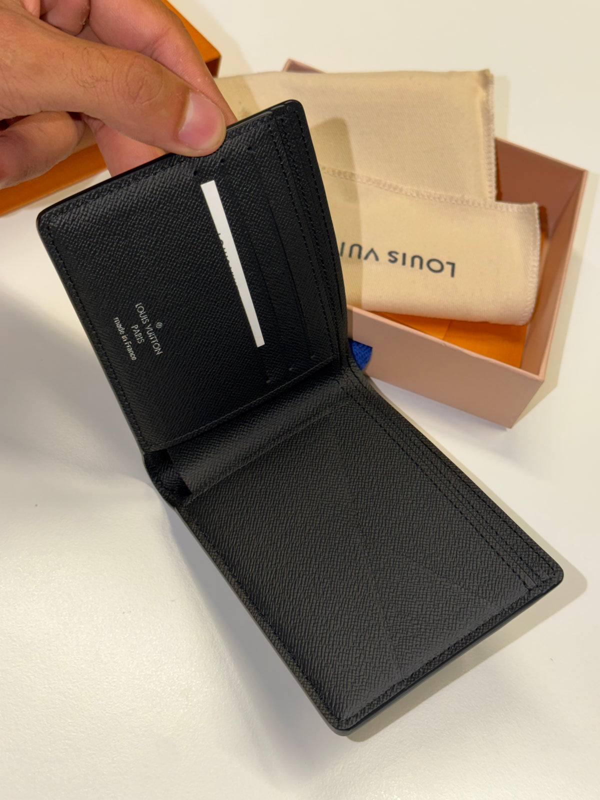 Louis Vuitton Multiple – Portafoglio in pelle Epi nera