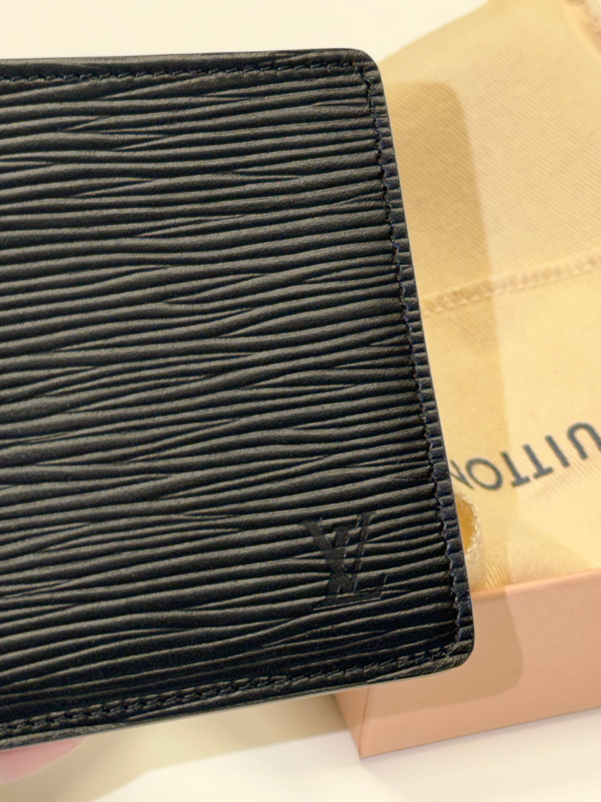 Louis Vuitton Multiple – Portafoglio in pelle Epi nera