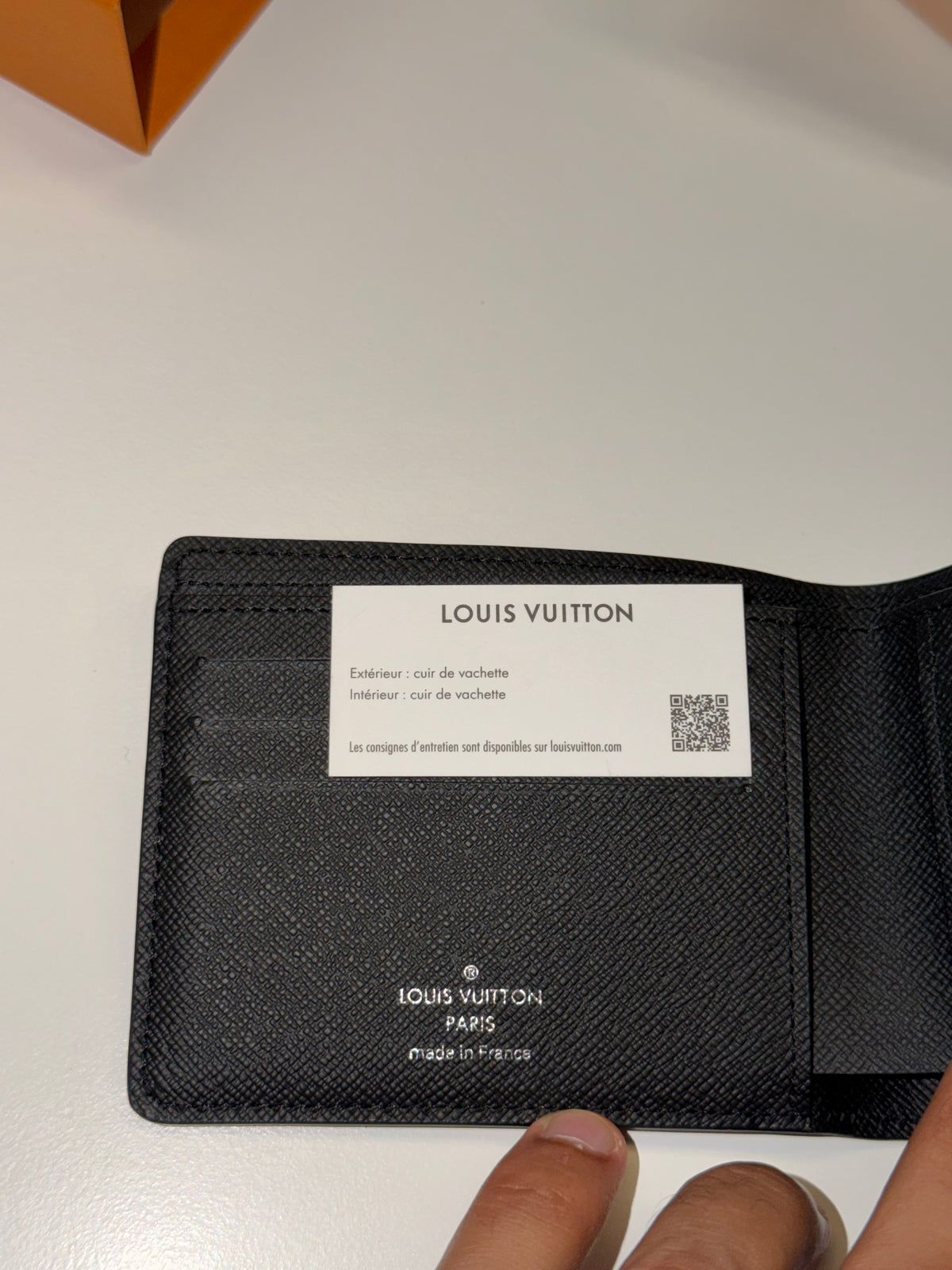 Louis Vuitton Multiple – Portafoglio in pelle Epi nera