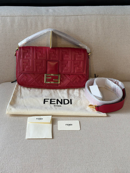 Fendi Baguette Large – Borsa in pelle rossa con motivo FF