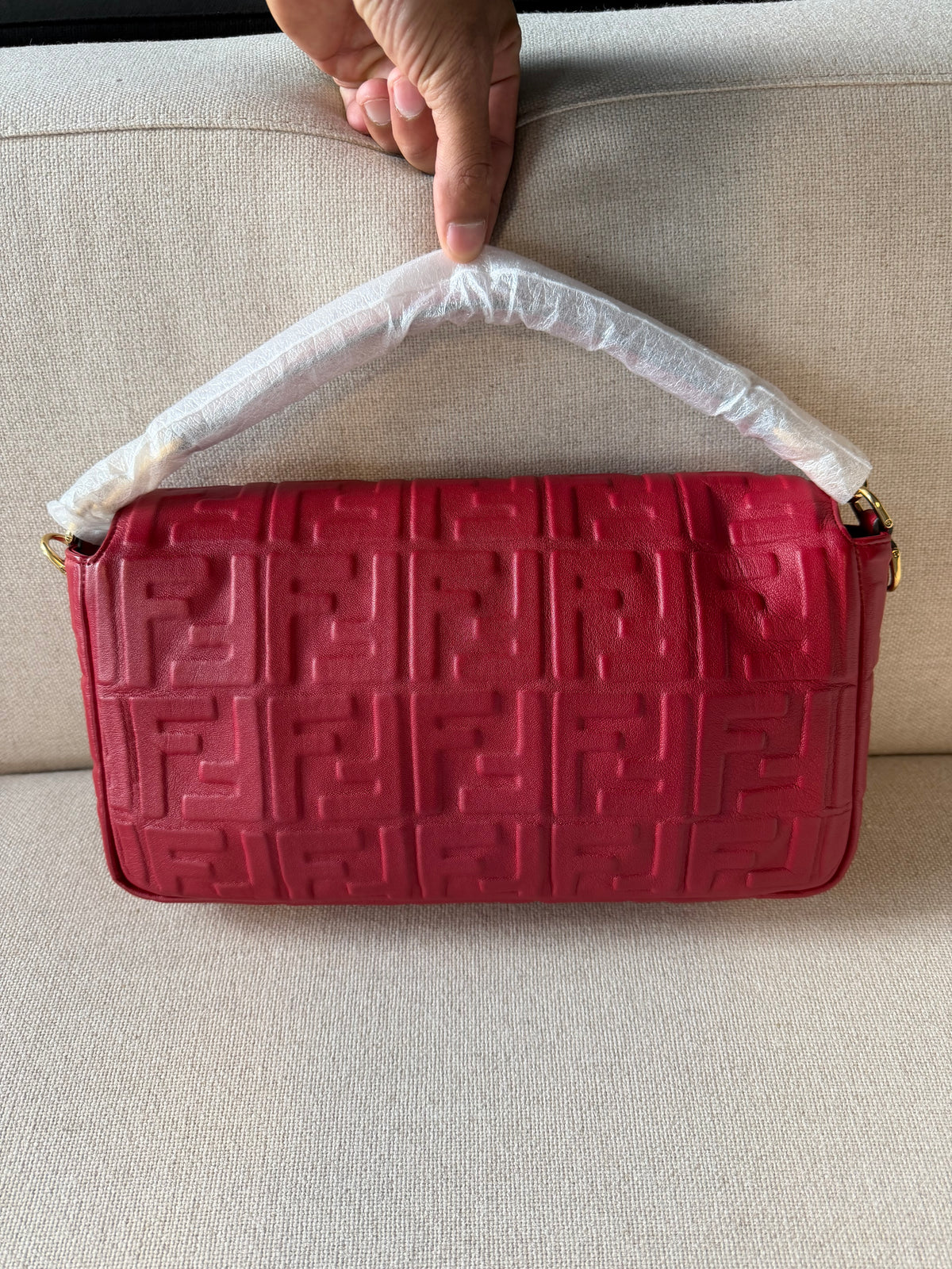 Fendi Baguette Large – Borsa in pelle rossa con motivo FF