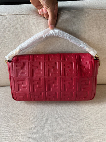 Fendi Baguette Large – Borsa in pelle rossa con motivo FF