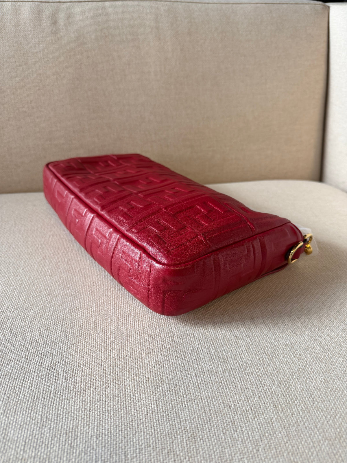 Fendi Baguette Large – Borsa in pelle rossa con motivo FF
