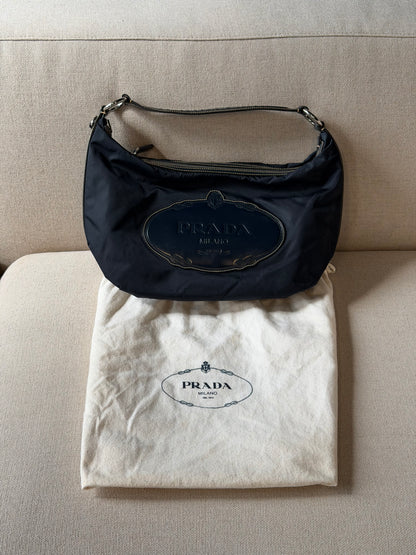 Prada – Borsa a spalla blu navy con logo in pelle