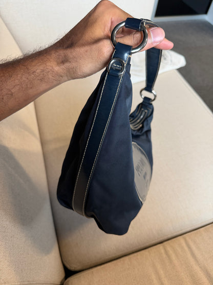 Prada – Borsa a spalla blu navy con logo in pelle