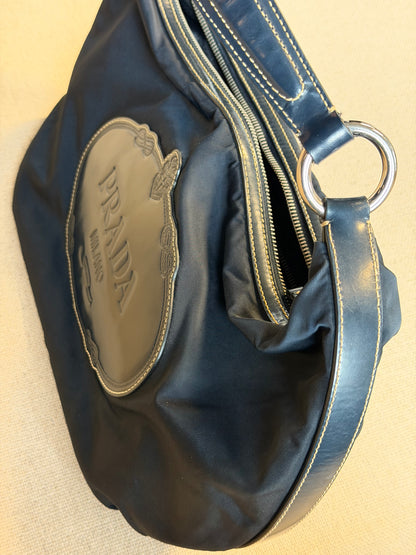 Prada – Borsa a spalla blu navy con logo in pelle