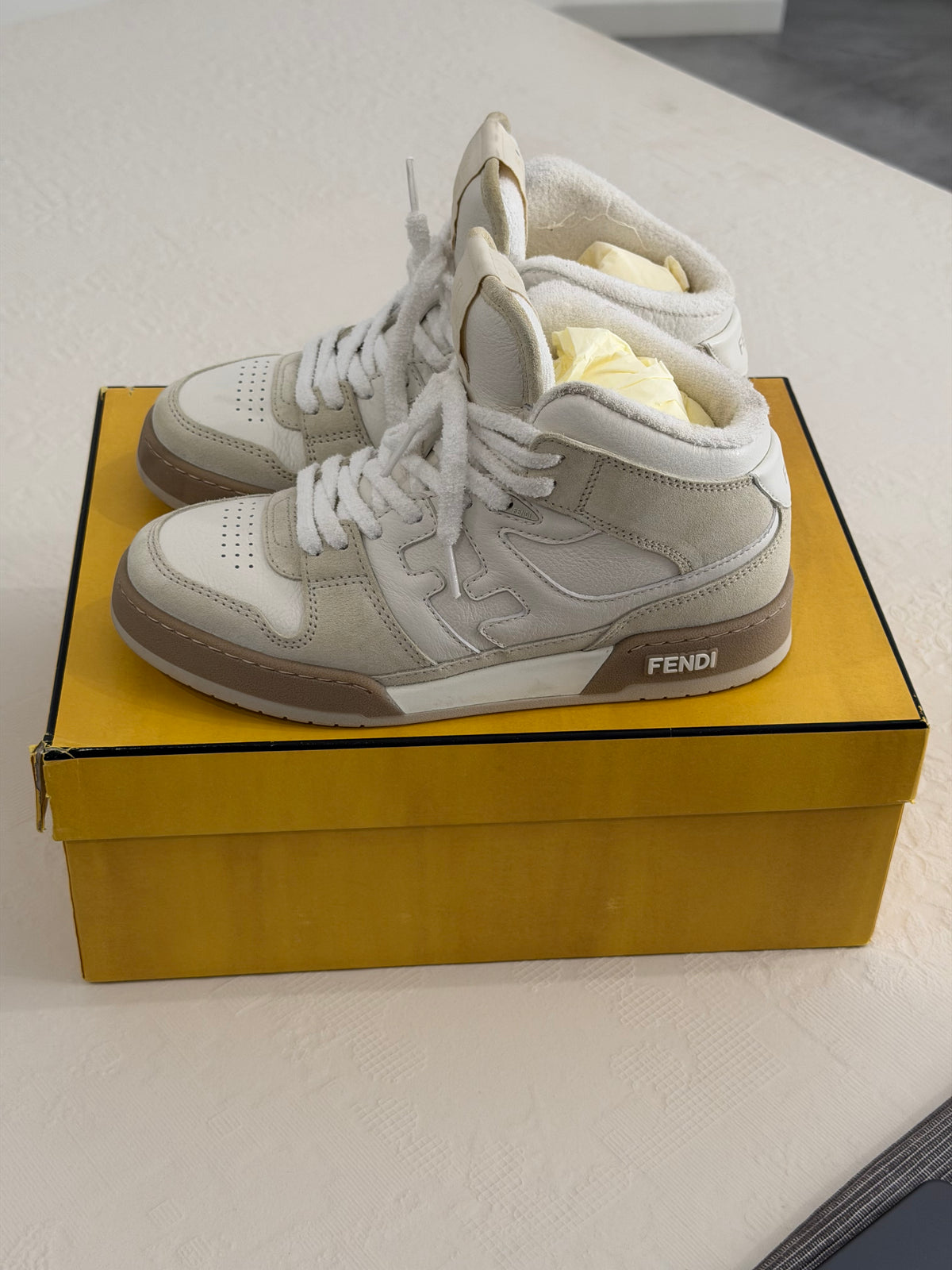 Fendi – Sneakers in pelle e suede panna e beige